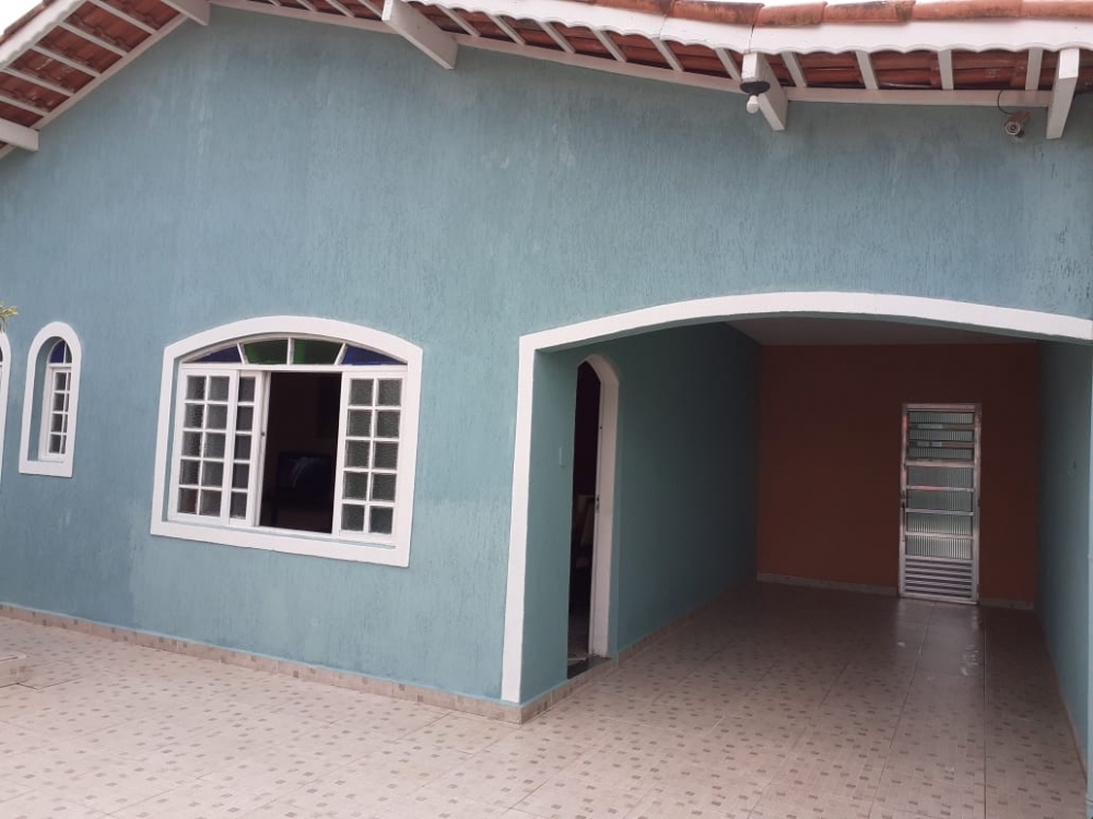 Casa com 03 dormitórios e edic